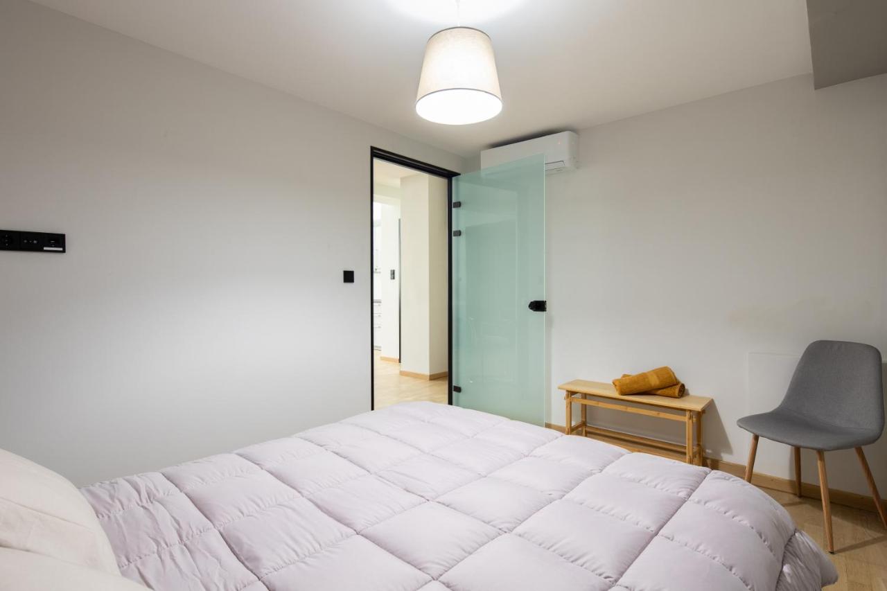 Bright 2Bdr Apartment Downtown Exarcheia! Athena Bagian luar foto